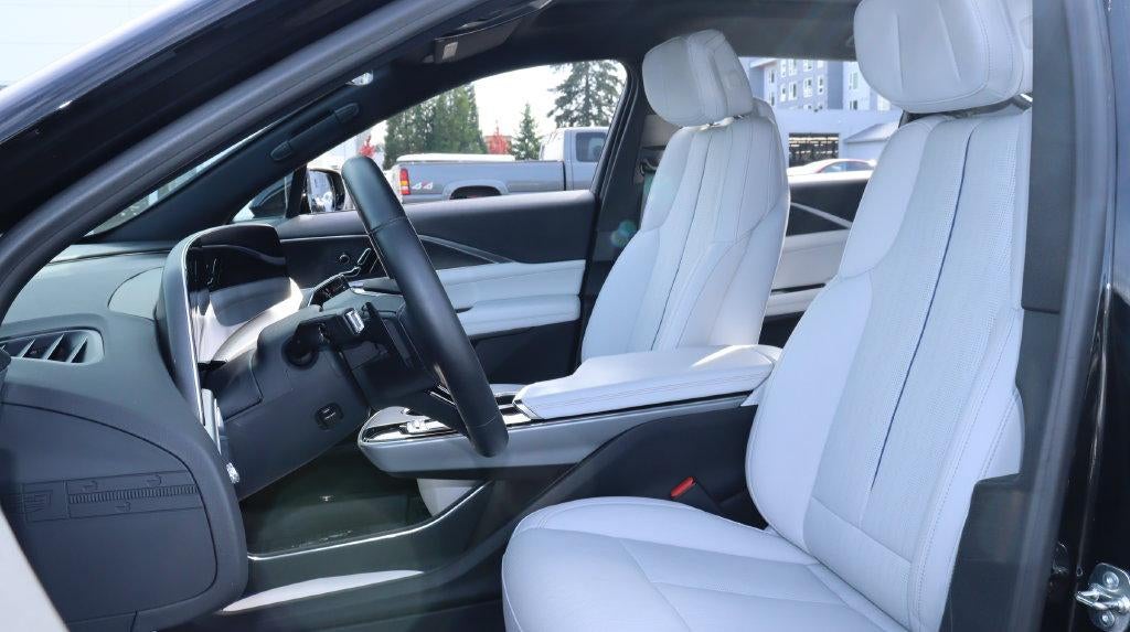 2024 Cadillac LYRIQ Luxury 1