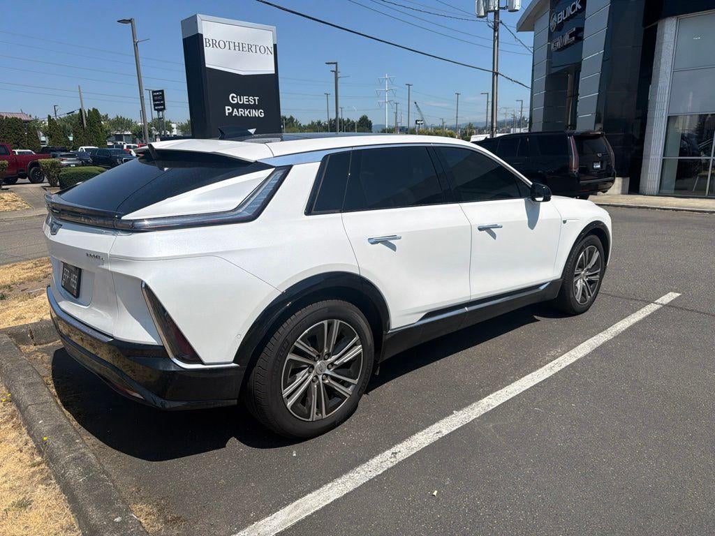 2024 Cadillac LYRIQ Luxury 2