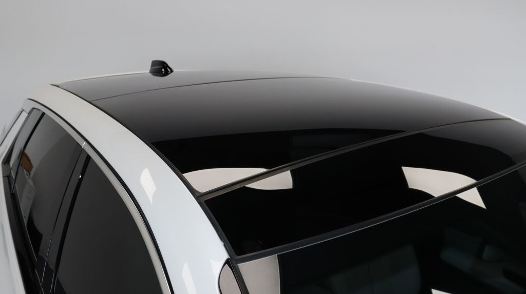 2024 Cadillac LYRIQ Luxury 2