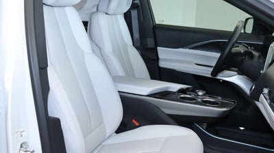 2024 Cadillac LYRIQ Luxury 2