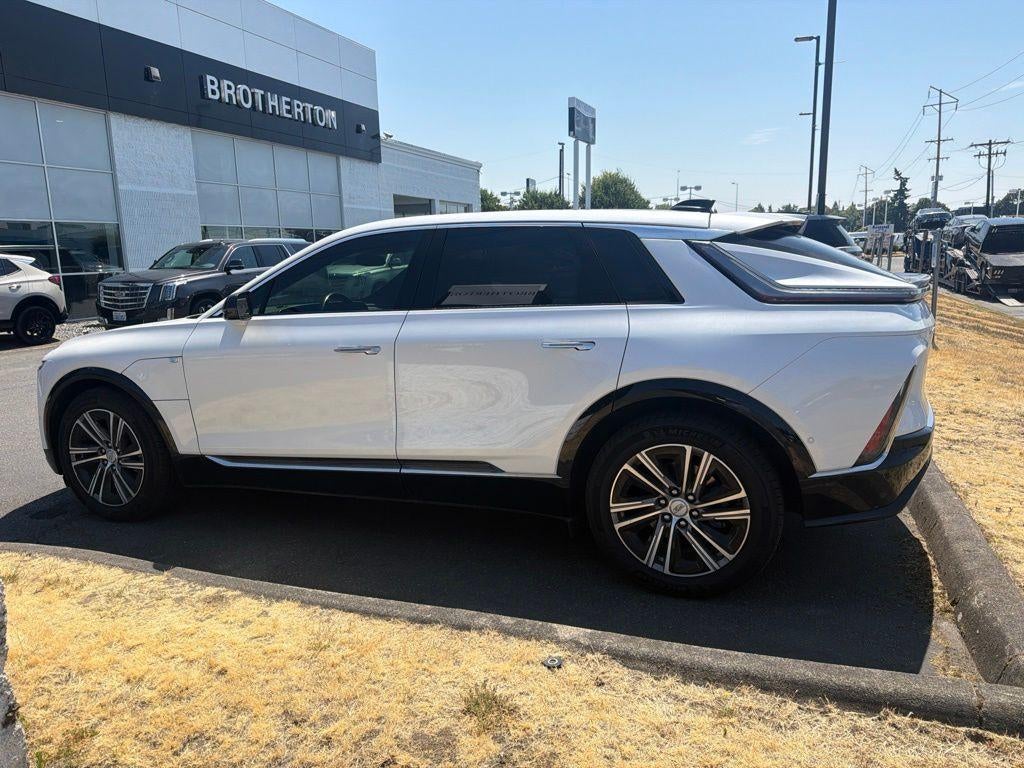 2024 Cadillac LYRIQ Luxury 2