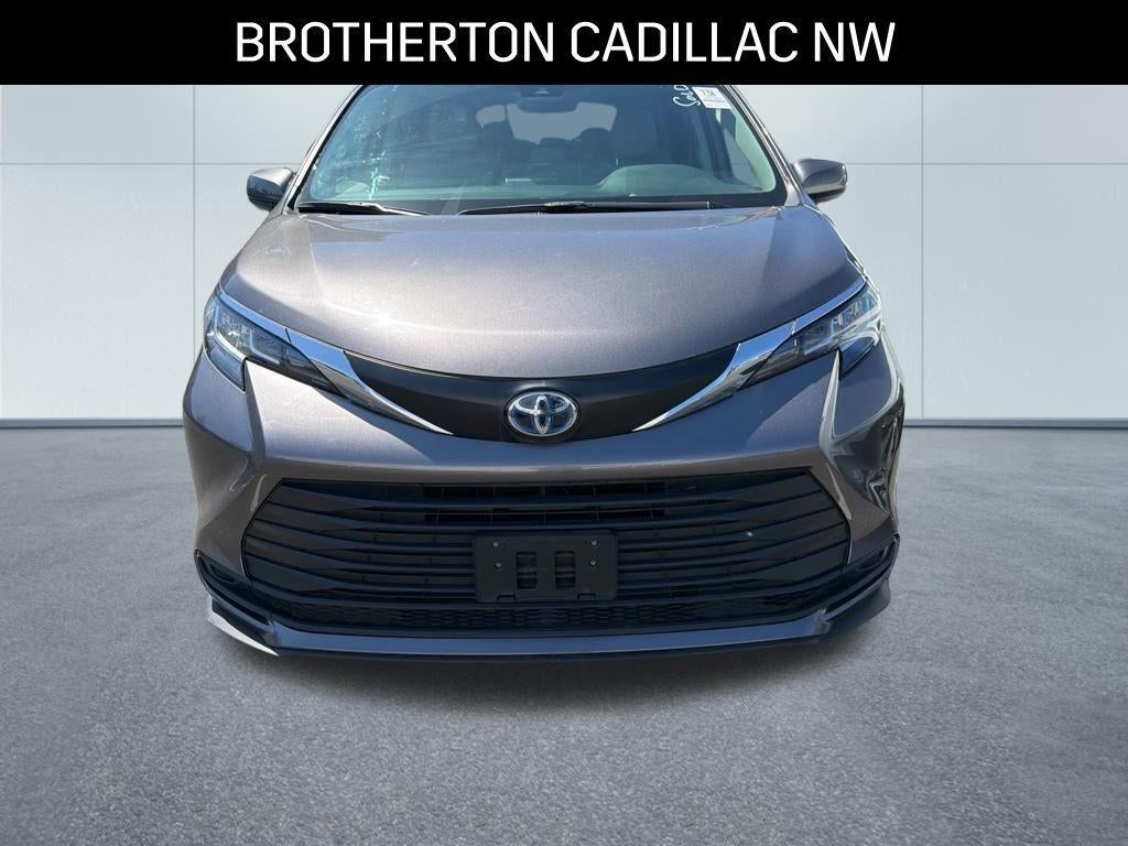 2023 Toyota Sienna LE