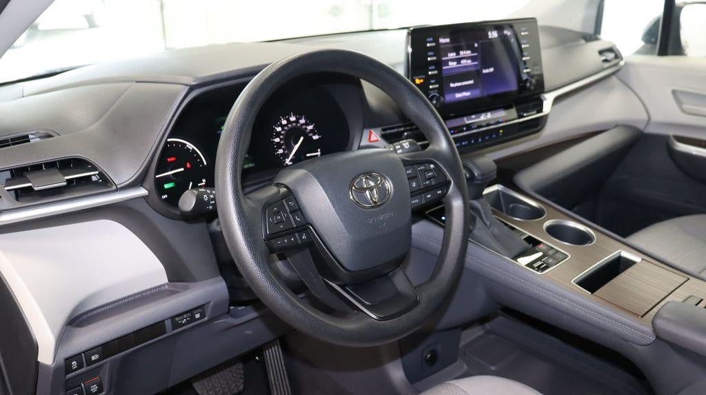 2023 Toyota Sienna LE