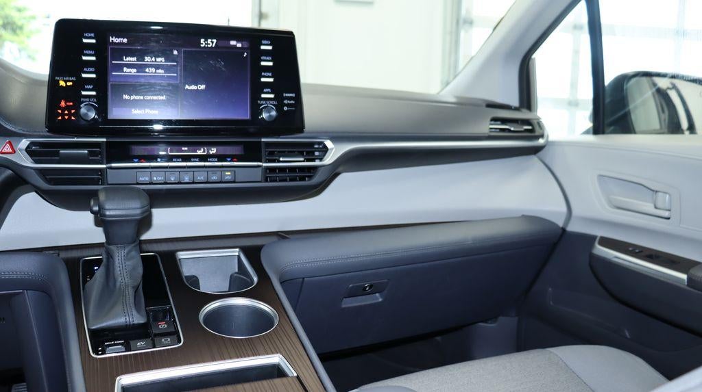 2023 Toyota Sienna LE