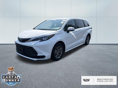 2024 Toyota Sienna LE AWD