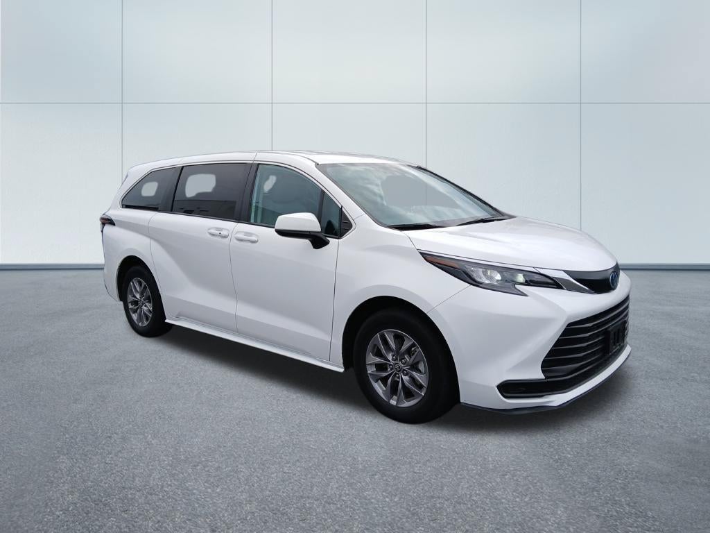2024 Toyota Sienna LE