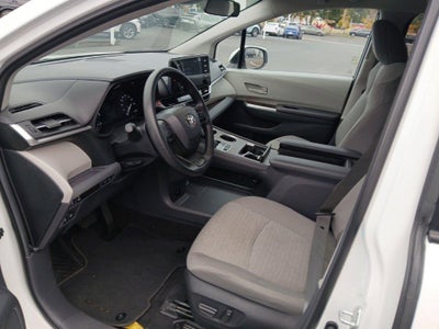 2024 Toyota Sienna LE