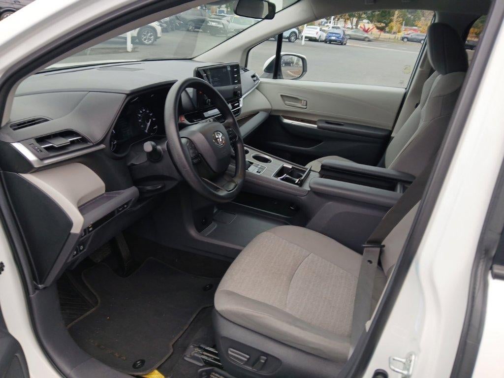 2024 Toyota Sienna LE