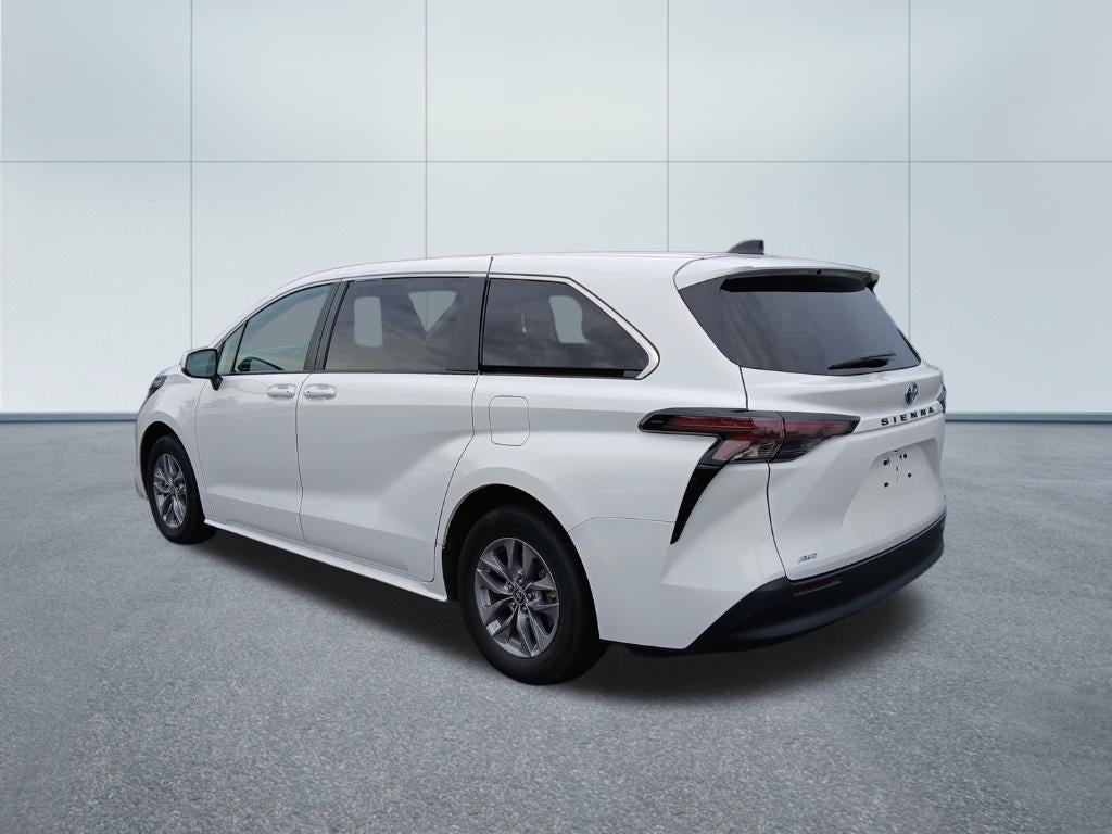 2024 Toyota Sienna LE