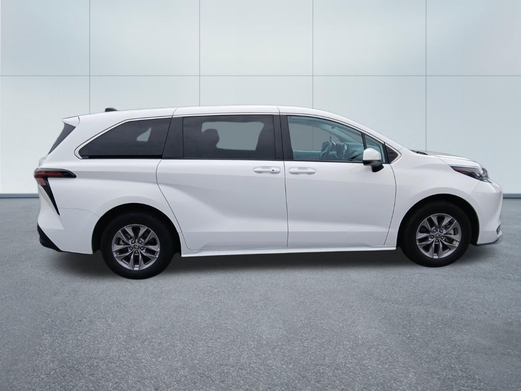 2024 Toyota Sienna LE