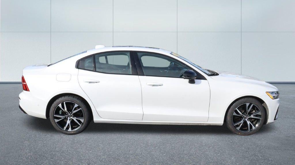 2024 Volvo S60 B5 Plus Dark Theme