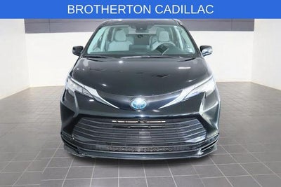 2022 Toyota Sienna LE
