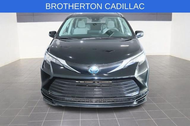 2022 Toyota Sienna LE