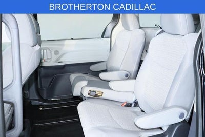 2022 Toyota Sienna LE