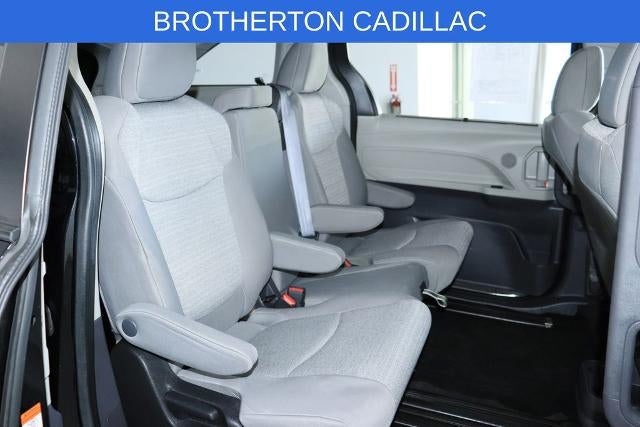 2022 Toyota Sienna LE