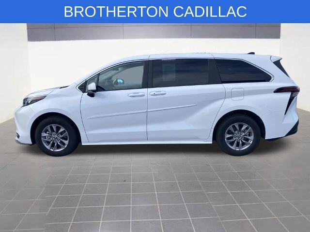 2024 Toyota Sienna LE
