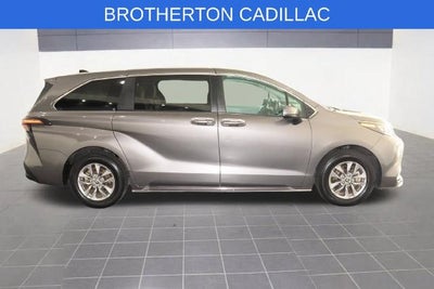 2024 Toyota Sienna LE
