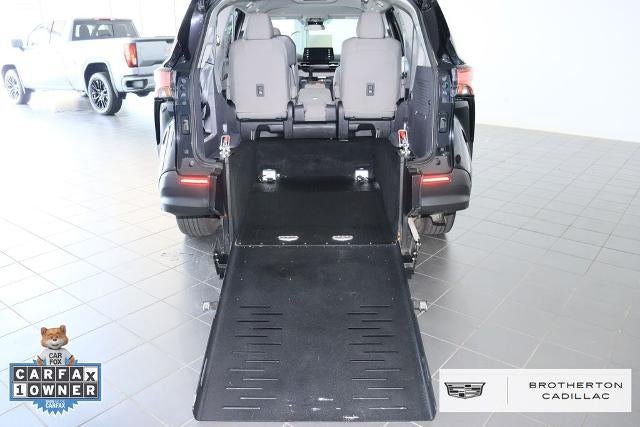 2022 Toyota Sienna LE