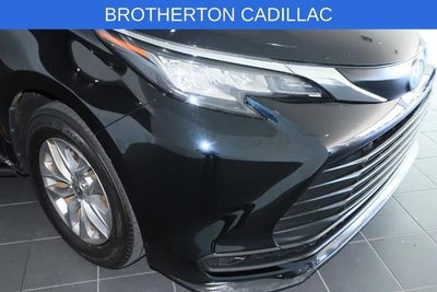 2022 Toyota Sienna LE