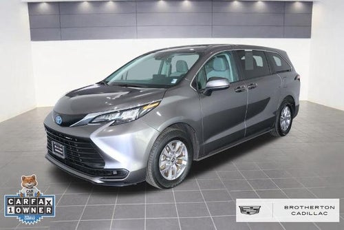 2024 Toyota Sienna LE