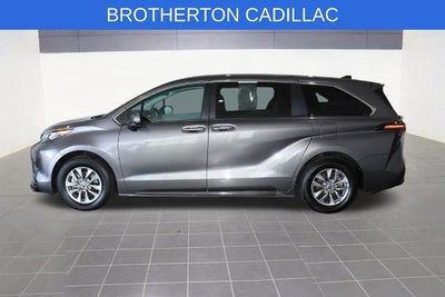 2024 Toyota Sienna LE