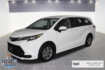 2024 Toyota Sienna LE
