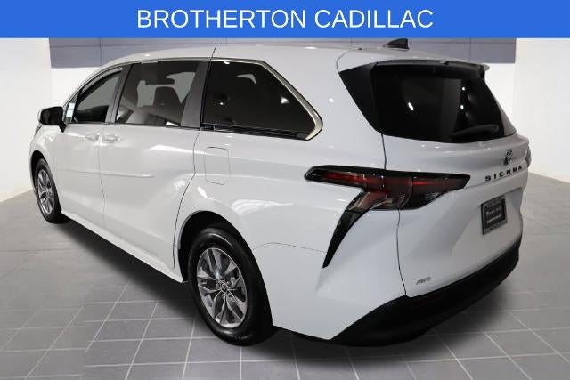 2024 Toyota Sienna LE