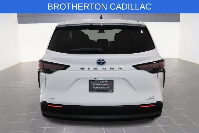 2024 Toyota Sienna LE