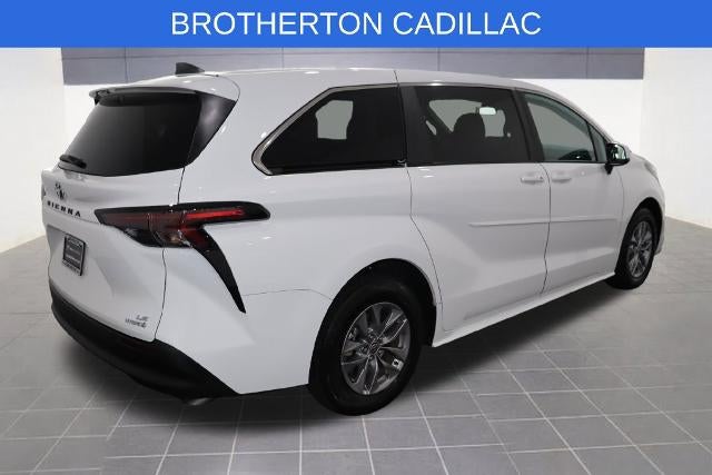 2024 Toyota Sienna LE