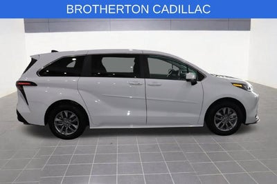 2024 Toyota Sienna LE
