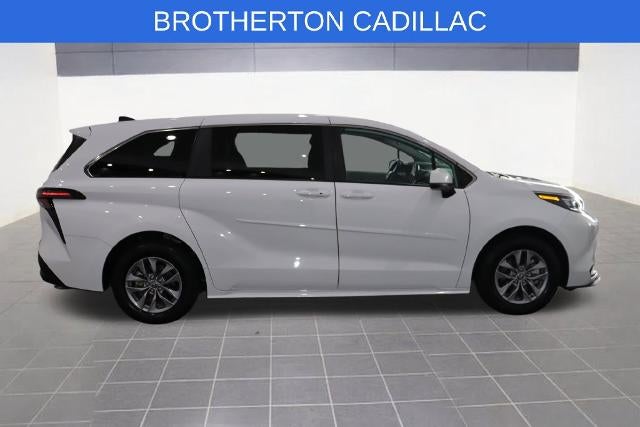 2024 Toyota Sienna LE