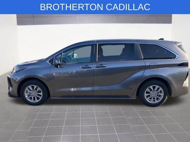 2024 Toyota Sienna LE