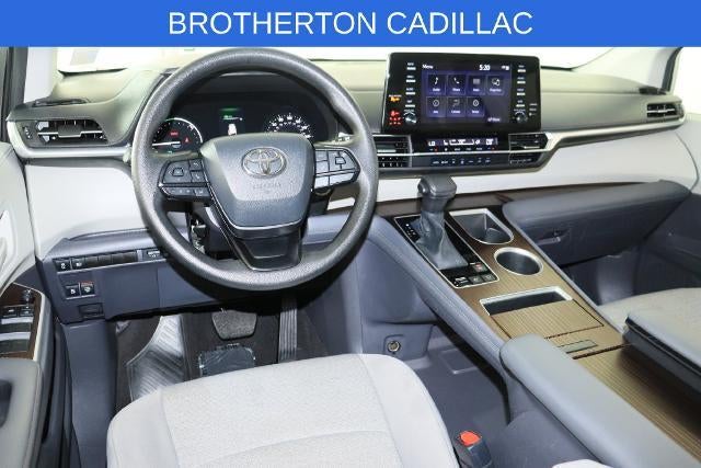 2024 Toyota Sienna LE
