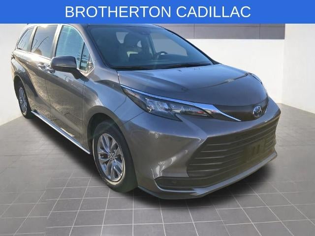 2024 Toyota Sienna LE