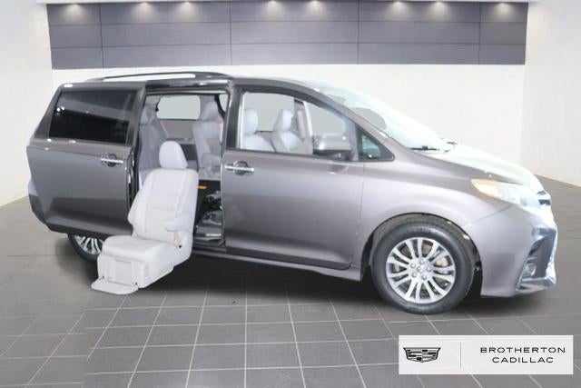 2020 Toyota Sienna XLE Auto Access Seat