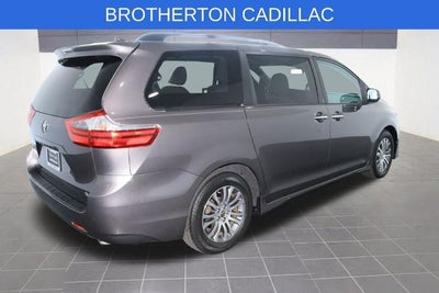 2020 Toyota Sienna XLE Auto Access Seat