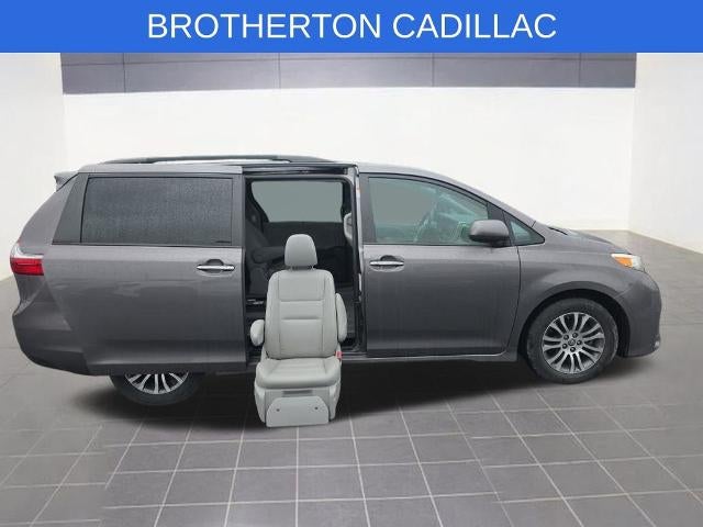 2020 Toyota Sienna XLE Auto Access Seat