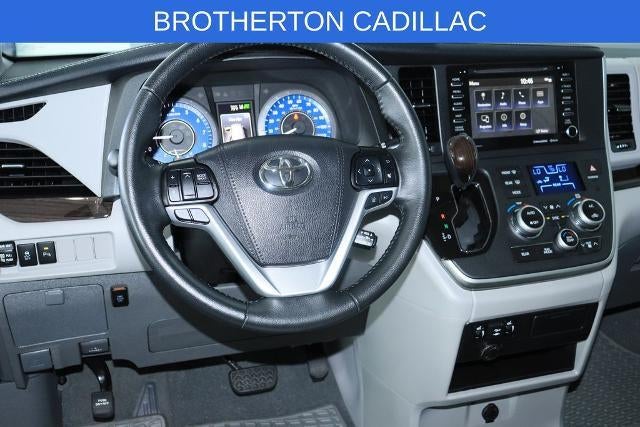 2020 Toyota Sienna XLE Auto Access Seat