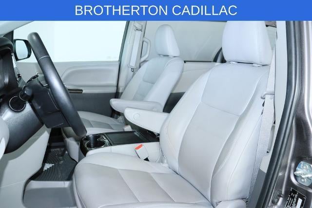 2020 Toyota Sienna XLE Auto Access Seat