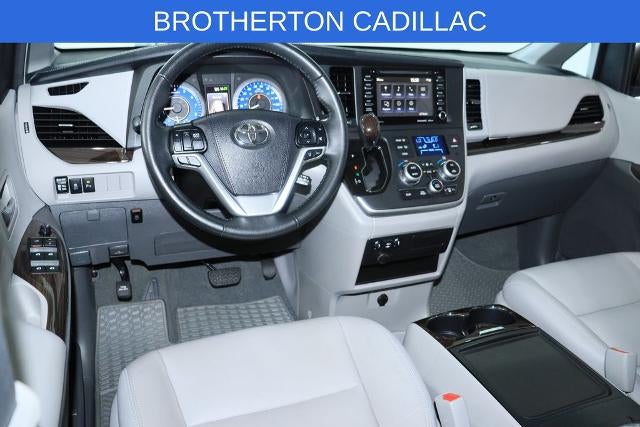 2020 Toyota Sienna XLE Auto Access Seat