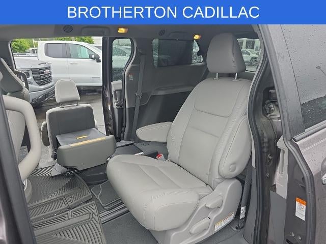 2020 Toyota Sienna XLE Auto Access Seat