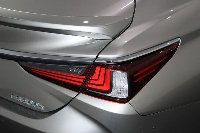 2021 Lexus ES 300h Luxury