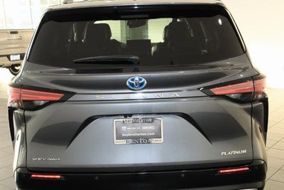 2025 Toyota Sienna Platinum