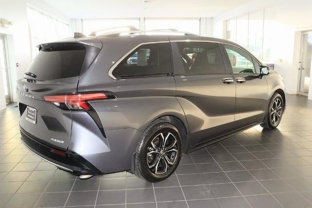 2025 Toyota Sienna Platinum