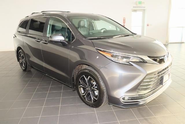 2025 Toyota Sienna Platinum