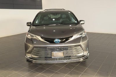 2025 Toyota Sienna Platinum
