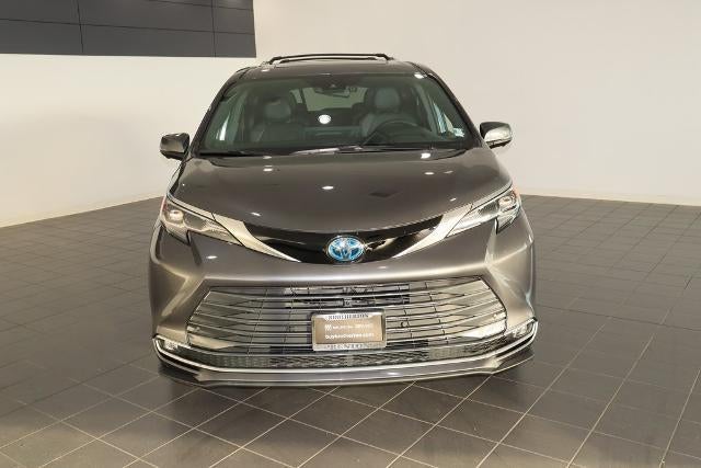 2025 Toyota Sienna Platinum