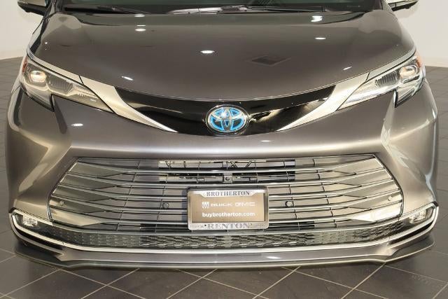 2025 Toyota Sienna Platinum