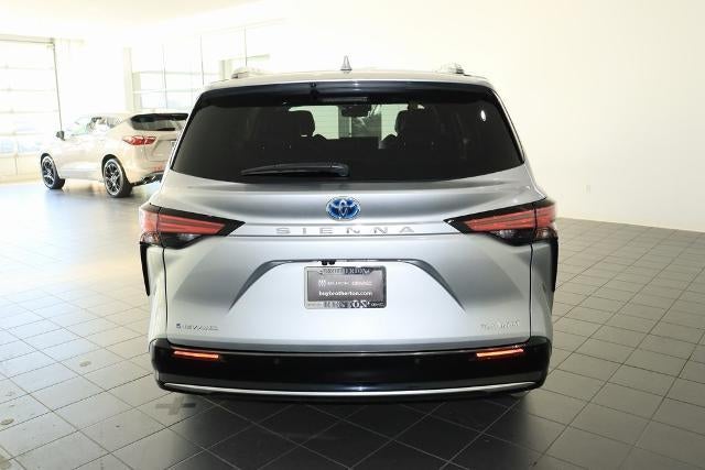 2025 Toyota Sienna Platinum