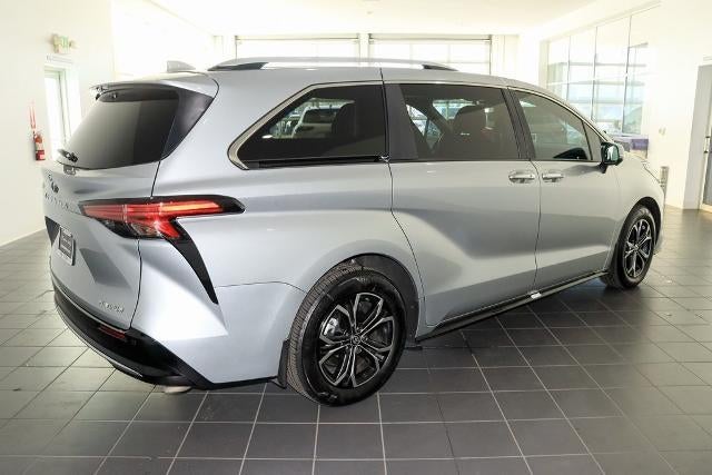 2025 Toyota Sienna Platinum